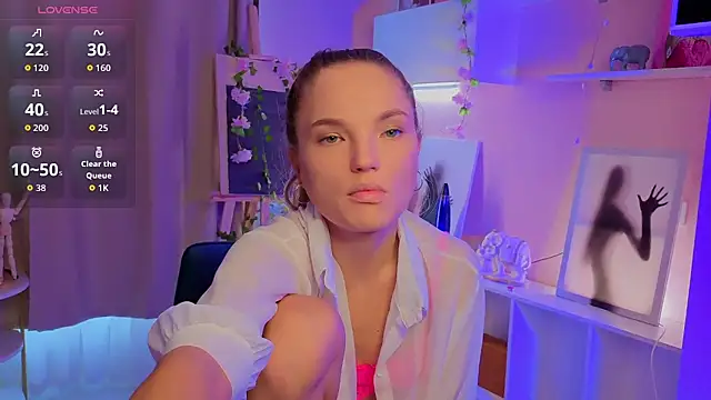 JulieLupo online show from October 24, 6:31 am