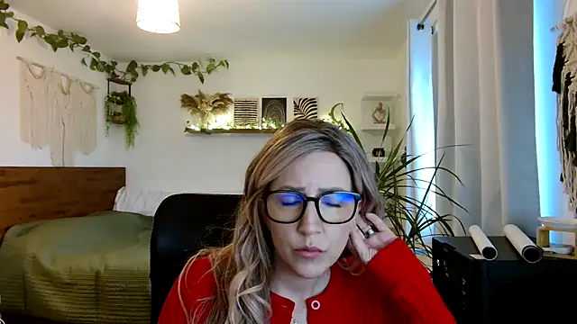 LottieMilfUK online show from October 14, 3:47 pm