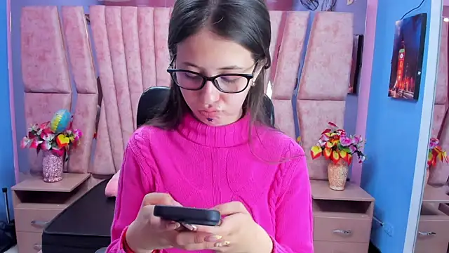 sarah sweett  online show from February 24, 3:54 pm