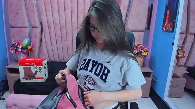 sarah sweett  online show from March 17, 2:54 pm