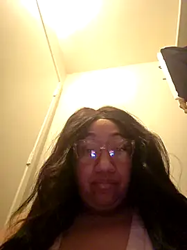 Snapshot of Adri-x chatting on October 6, 5:24 am Adri-x online show from October 6, 5:24 am