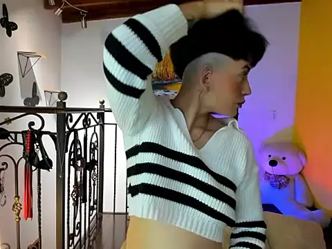 Zulyhenao online show from November 21, 3:30 am