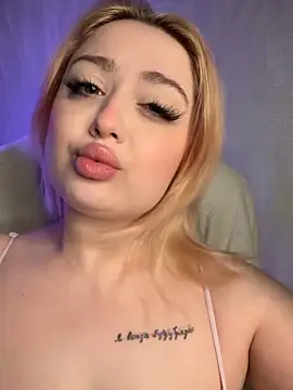 KellyMoors online show from April 17, 1:19 am