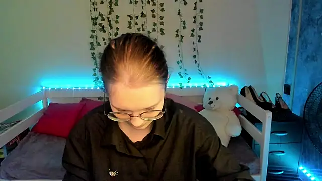 shy elina01 online show from October 4, 10:10 am