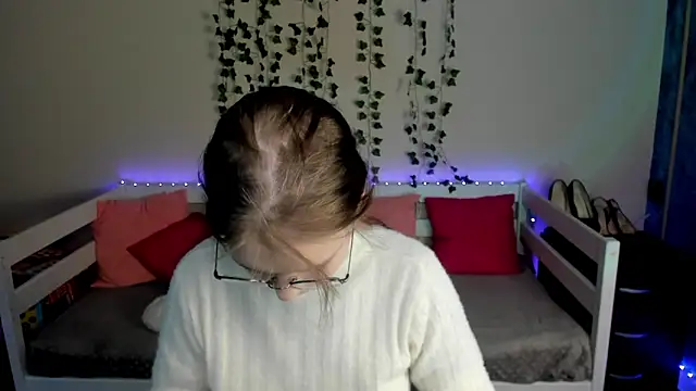 shy elina01 online show from October 21, 10:30 am