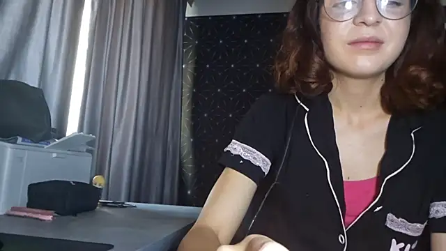 Snapshot of LissaKradfer chatting on October 15, 5:54 am LissaKradfer online show from October 15, 5:54 am