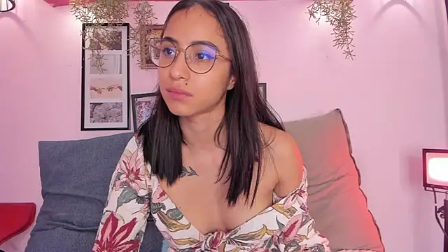 Alana Martinez  online show from November 11, 1:41 pm