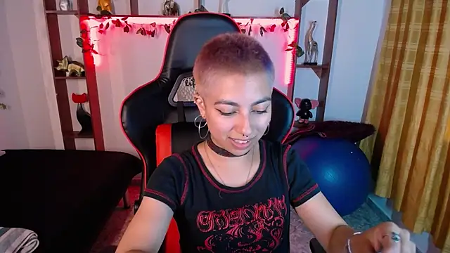 lunarichy22 online show from November 5, 8:14 pm