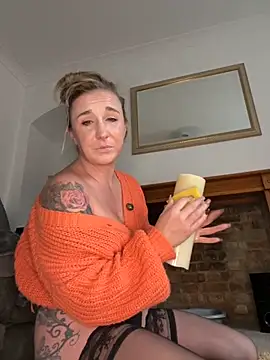 MimiMaee online show from November 4, 12:32 pm