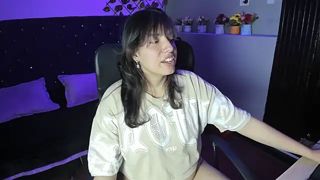 Violetta Swett  online show from November 22, 5:59 pm