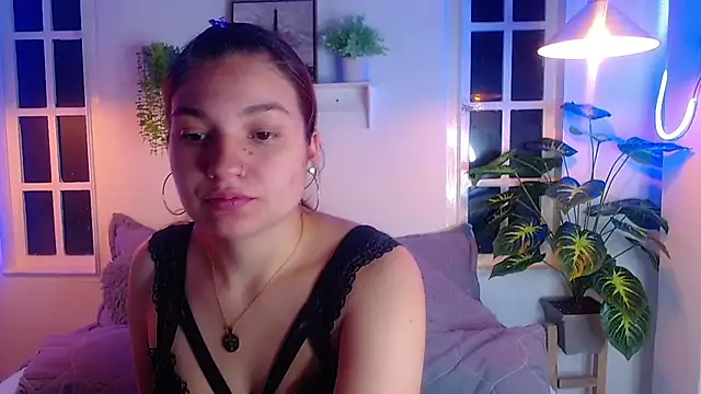Snapshot of Viollet_C chatting on October 20, 1:41 am Viollet C online show from October 20, 1:41 am