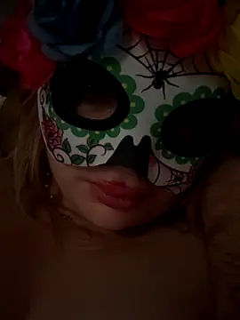Snapshot of clarissetriolett chatting on October 3, 9:53 pm clarissetriolett online show from October 3, 9:53 pm