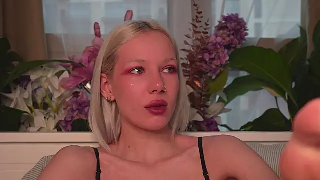 RanyThomson online show from November 29, 1:48 pm