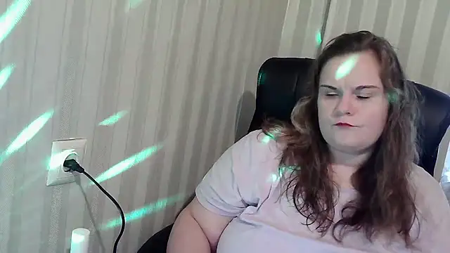 Snapshot of HarmonyKarera chatting on October 20, 9:45 am HarmonyKarera online show from October 20, 9:45 am