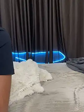 vickyandtania online show from February 16, 5:13 pm