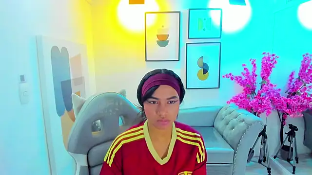 Juliie coper online show from November 8, 12:43 pm