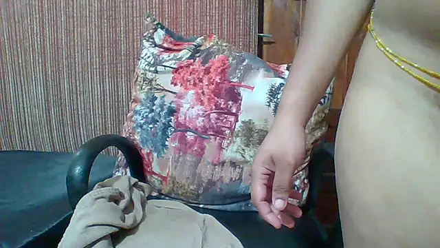 JuicyVixen  online show from April 8, 7:21 am