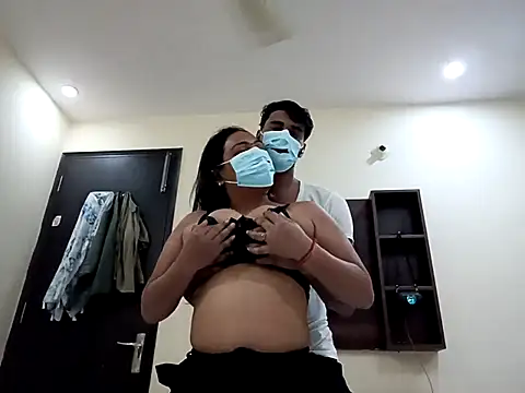 Snapshot of horny_milf_couple chatting on October 6, 5:07 pm horny milf couple online show from October 6, 5:07 pm