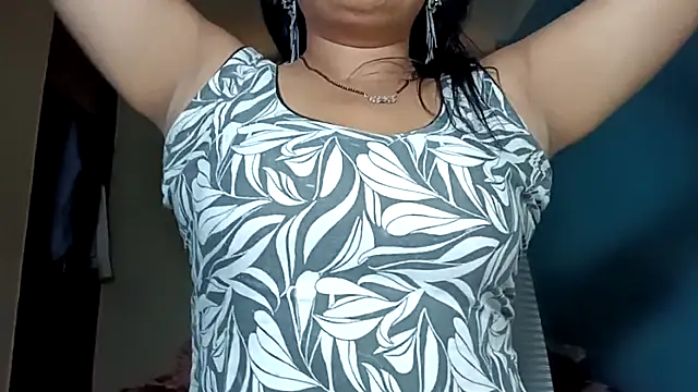 horny milf couple online show from April 16, 8:41 pm