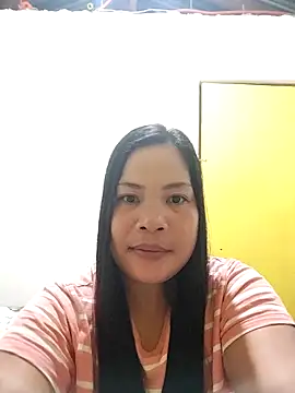 Snapshot of shyhotpinay_32 chatting on October 8, 6:12 pm shyhotpinay 32 online show from October 8, 6:12 pm