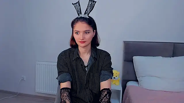 LorrieDegonia online show from October 7, 4:06 am