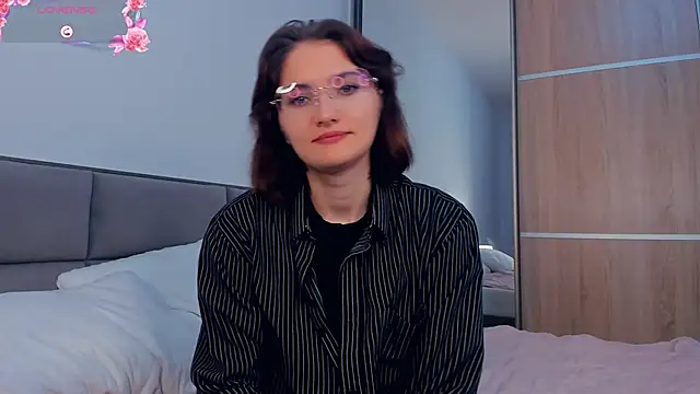 LorrieDegonia online show from October 14, 4:15 am