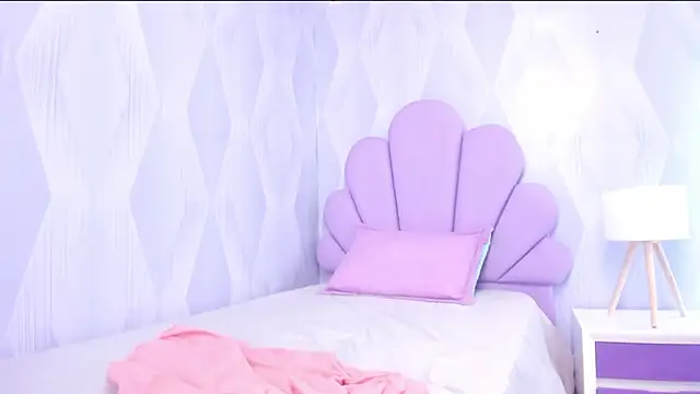 Laia 18 online show from October 28, 7:52 pm