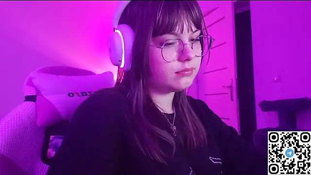 KristiBloom online show from December 14, 10:26 pm