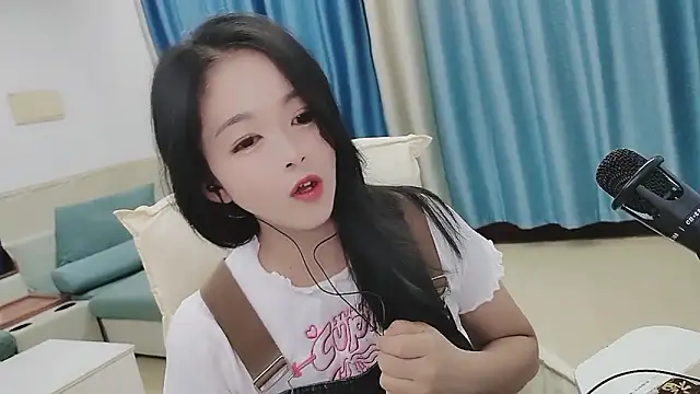 Q Yumi online show from October 15, 11:46 am