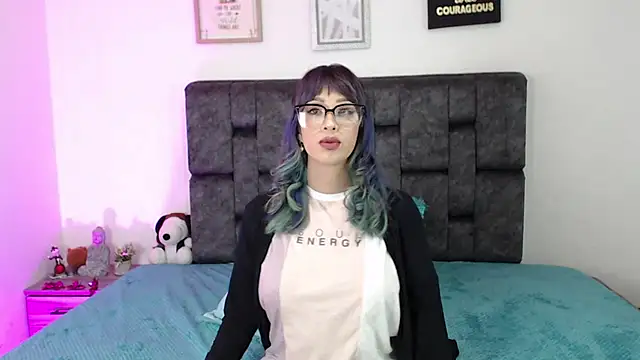 Allisonpetite1 online show from October 15, 8:00 pm