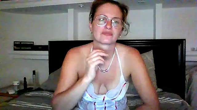 Snapshot of xcrazzycat chatting on October 15, 9:06 pm xcrazzycat online show from October 15, 9:06 pm