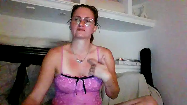 Snapshot of xcrazzycat chatting on October 12, 8:33 pm xcrazzycat online show from October 12, 8:33 pm