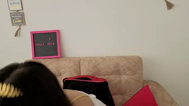 hollycute   online show from November 3, 6:01 pm