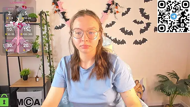 Nuura Moore online show from November 4, 12:59 am