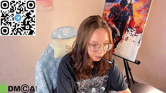 Nuura Moore online show from October 28, 1:00 am