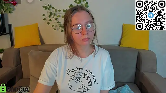 Nuura Moore online show from November 29, 1:42 am