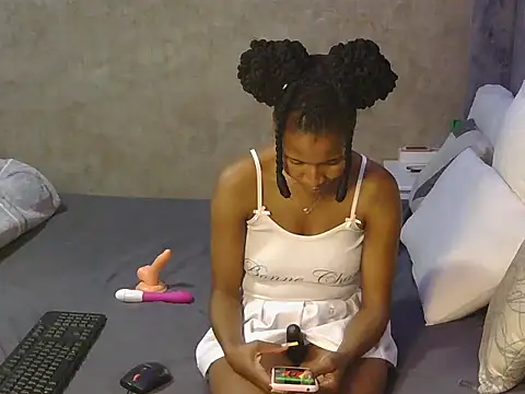 petite queenx online show from November 15, 2:12 am