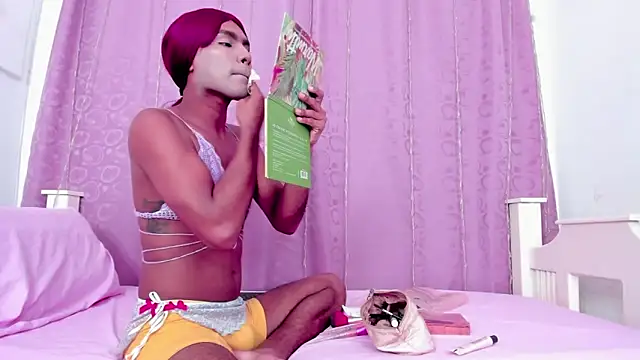 nahomy smiith online show from November 15, 8:32 pm