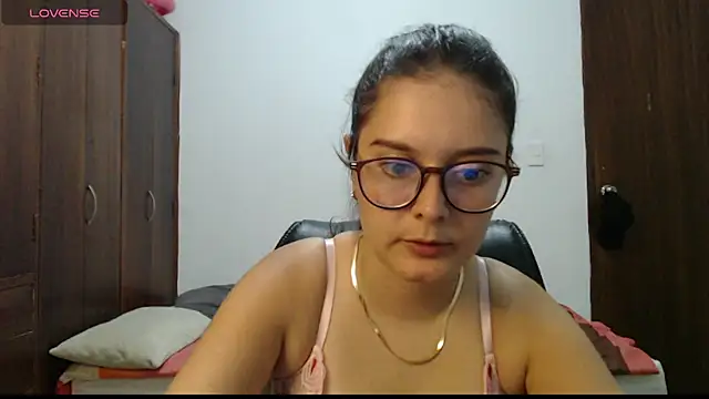 CarlaLorez online show from June 14, 2:20 am