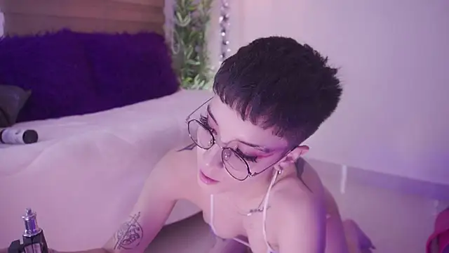 Giia Moretti  online show from December 3, 6:54 pm