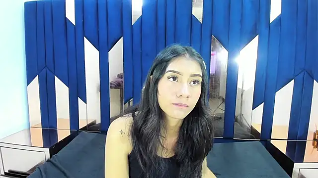 Mia clark18 online show from December 3, 9:39 pm