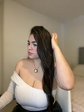 Isabella LaRue online show from March 22, 1:39 pm