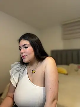 Isabella LaRue online show from February 16, 7:47 pm