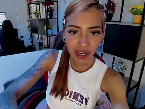 KarlaSlutSkinny   online show from January 14, 3:44 am