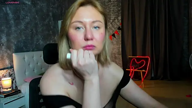 scent  of woman online show from November 12, 1:47 am