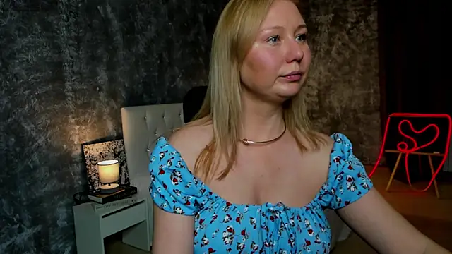 scent  of woman online show from October 21, 1:31 am