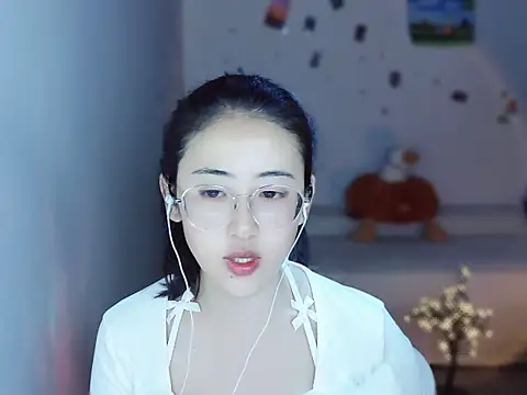 Queena  online show from December 15, 7:46 am