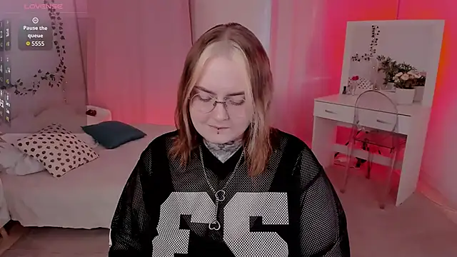 apriladdamss online show from October 16, 11:02 am