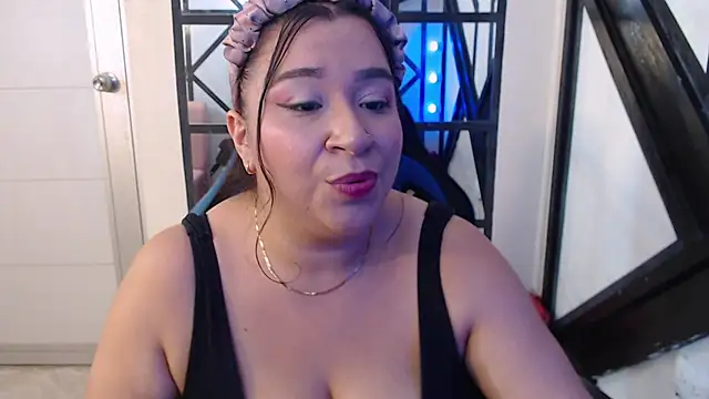 Snapshot of bella_sweet_01 chatting on October 11, 2:09 pm bella sweet 01 online show from October 11, 2:09 pm