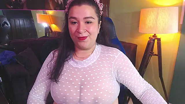 Snapshot of bella_sweet_01 chatting on October 13, 12:08 pm bella sweet 01 online show from October 13, 12:08 pm